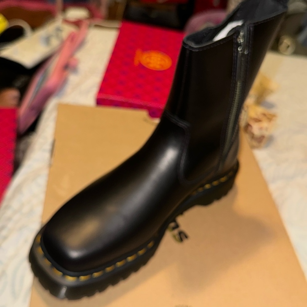 Amaayah lo black dr martens